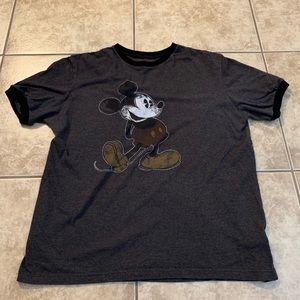 Men’s Mickey Mouse Tee. Dark gray. Size Lg